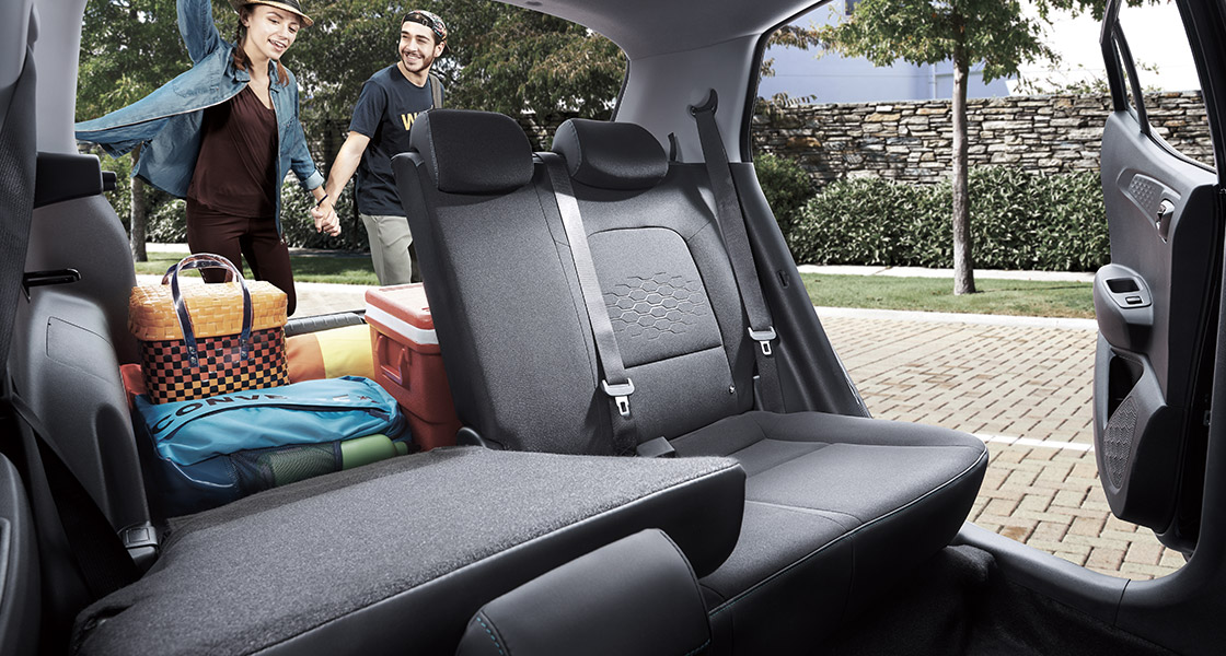 hyundai-new-grand-i10-hatch-interior-01