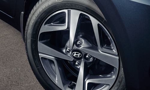 AI3_FL_4DOOR_GEN_LHD_EXTERIOR_STYLE_15_WHEEL