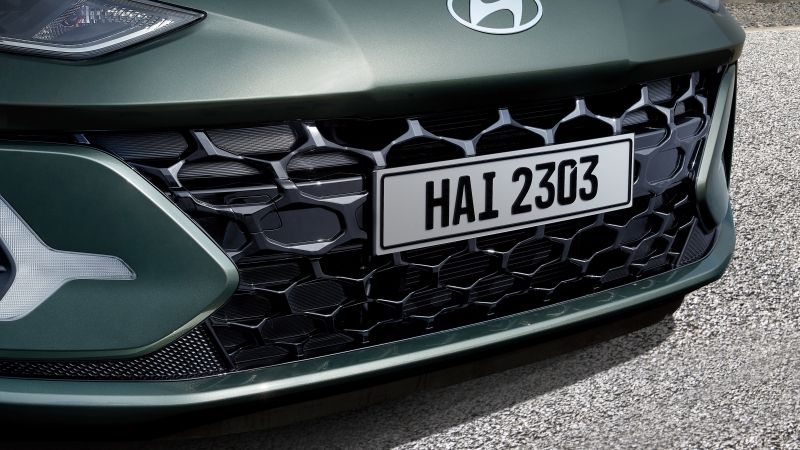 AI3_FL_5DOOR_GEN_LHD_EXTERIOR_BLACK_PAINTED_RADIATOR_GRILLE-1