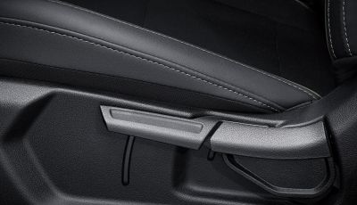 AI3_FL_5DOOR_GEN_LHD_FEATURE_DRIVER_SEAT_HEIGHT_ADJUSTER