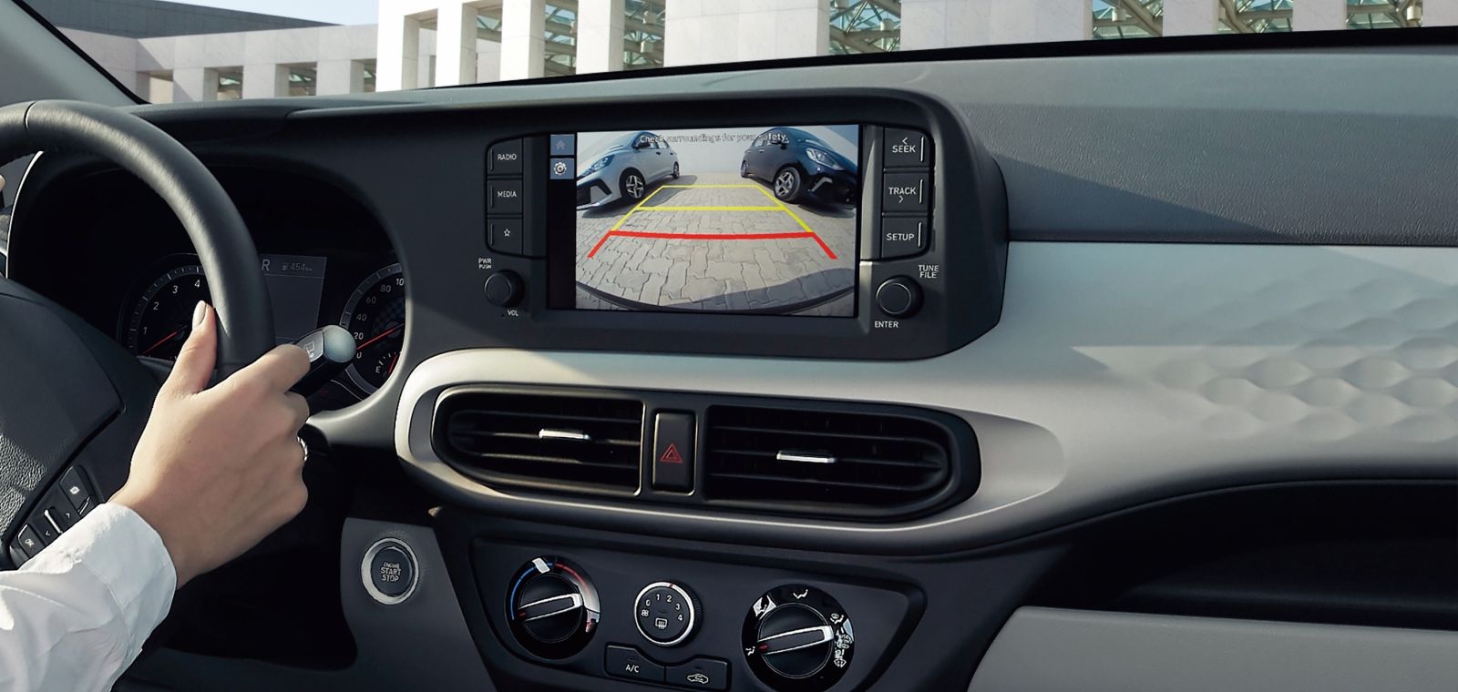 AI3_FL_5DOOR_GEN_LHD_FEATURE_REAR_VIEW_CAMERA