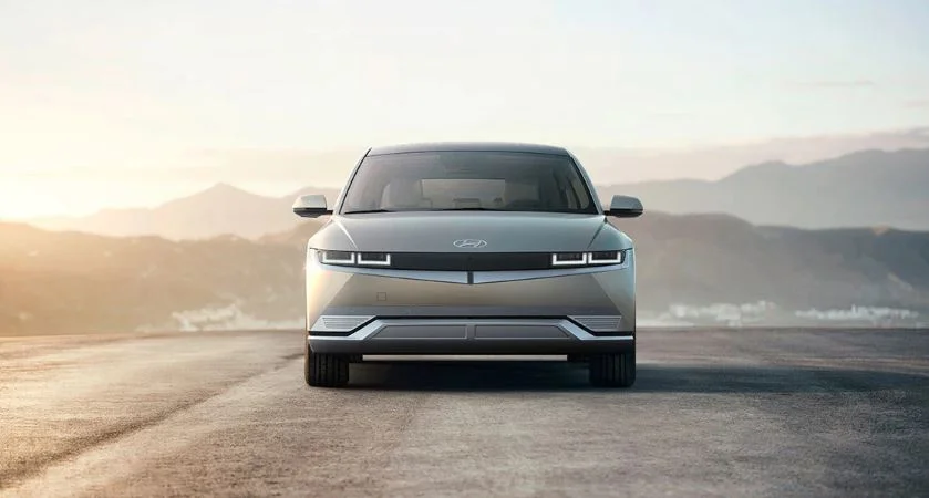 IONIQ 5: Listo para salir en cinco minutos banner car - IONIQ 5: Listo para salir en cinco minutos