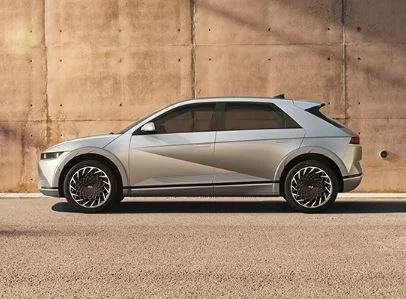 IONIQ 5: Listo para salir en cinco minutos car three - IONIQ 5: Listo para salir en cinco minutos