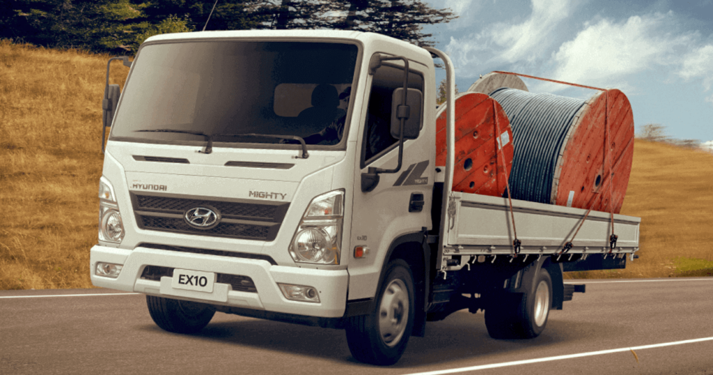 camion en ruta con carga 