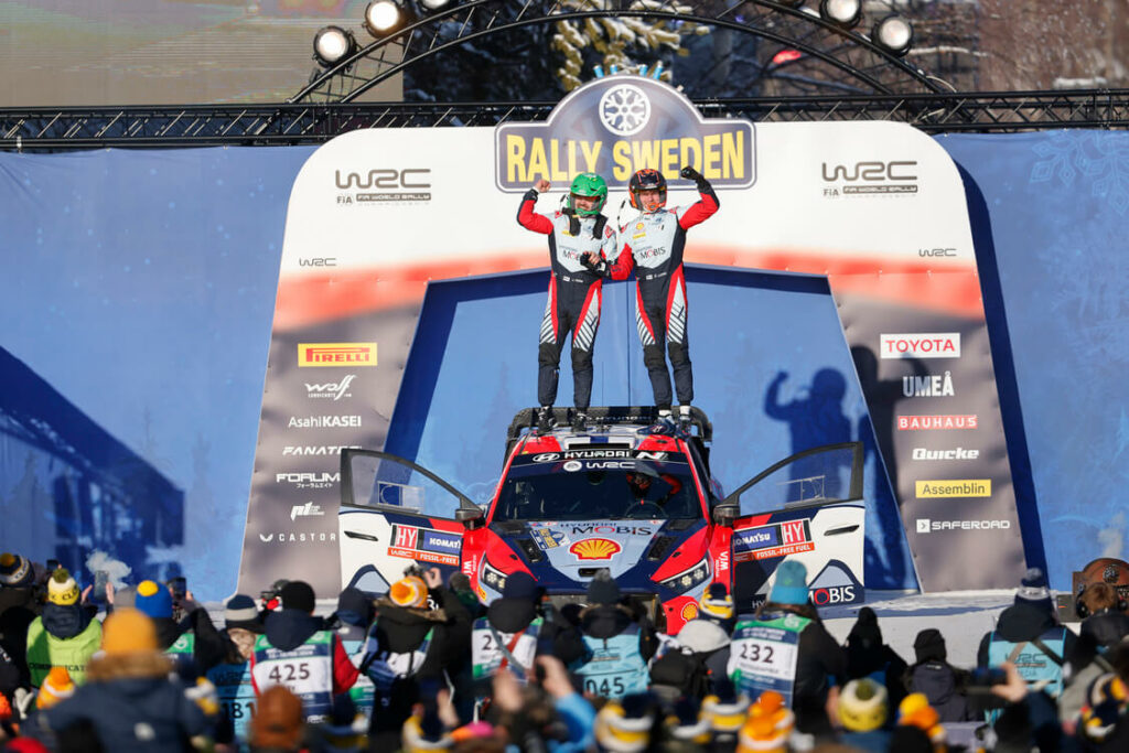 Photo 1 Hyundai Motorsport celebrated the teams second win of the 2024 WRC at Rally Sweden 1024x683 - El equipo de Hyundai Motorsport consigue su segunda victoria en el Rally de Suecia