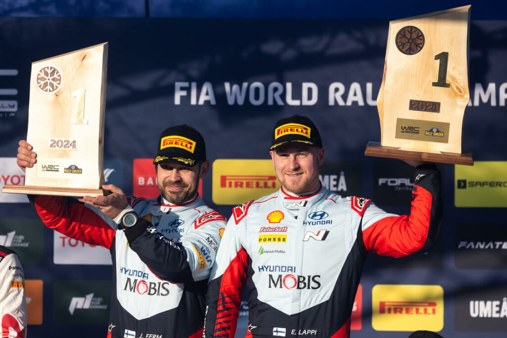 Photo 2 Hyundai Motorsport celebrated the teams second win of the 2024 WRC at Rally Sweden 1024x683 - El equipo de Hyundai Motorsport consigue su segunda victoria en el Rally de Suecia