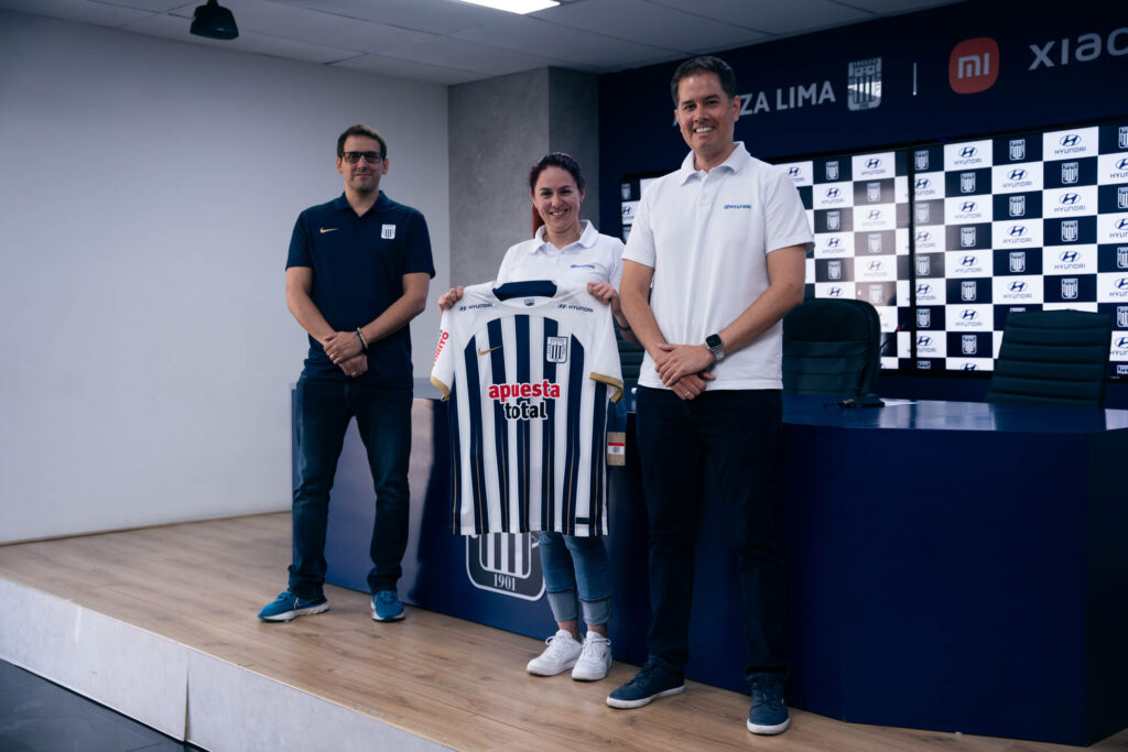 DSC02763 1024x683 - Hyundai Fortalece su Compromiso con el Deporte en Perú: Entrega flota de vehículos al Club Alianza Lima