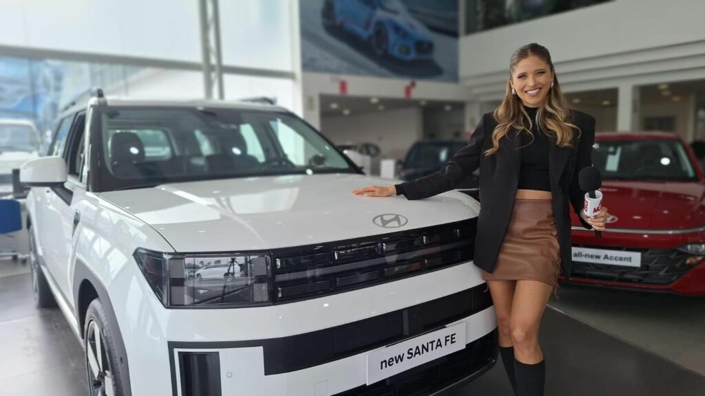 hyundai car 1024x576 - Anna Carina ahora manejará The all-new SANTA FE