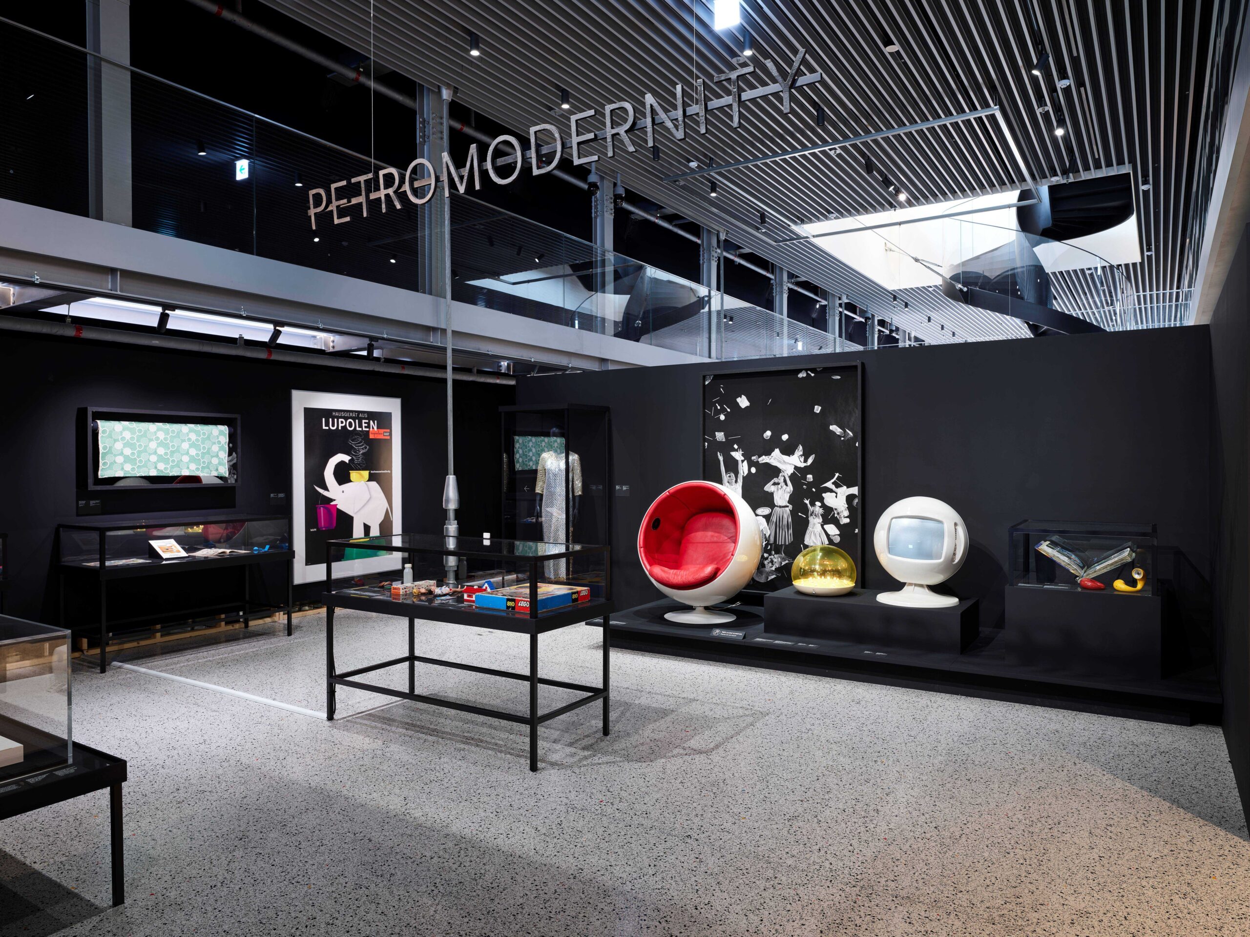 Image 3 Hyundai Motor and Vitra Design Museum Plastic Remaking Our World Exhibition scaled - Hyundai Motor y el Vitra Design Museum inauguran la exposición “Plástico: Rehaciendo Nuestro Mundo"