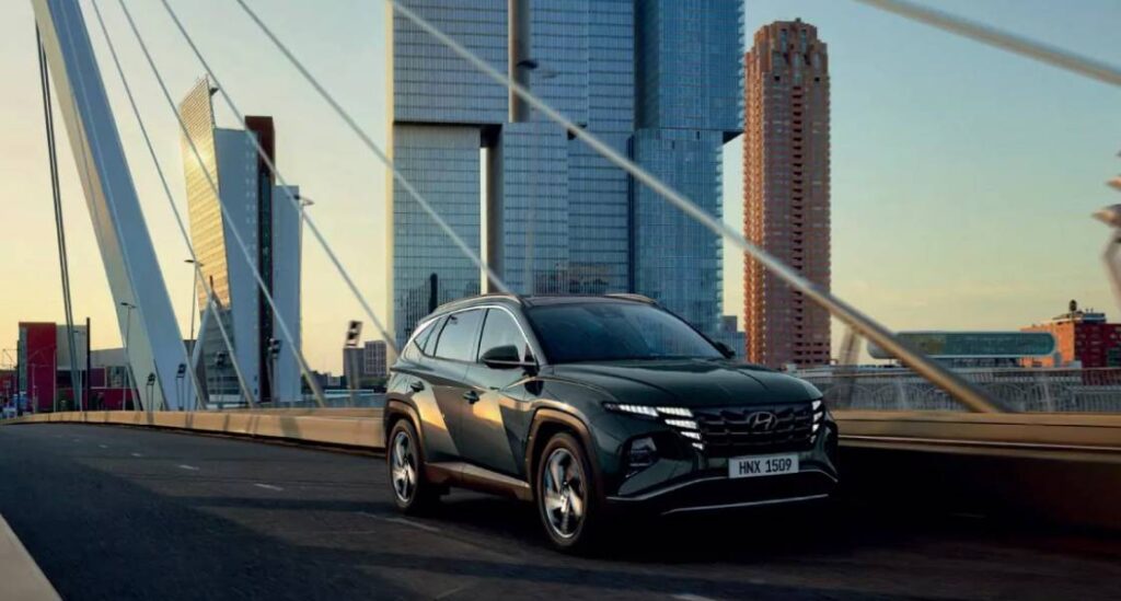 auto SUV en la ciudad