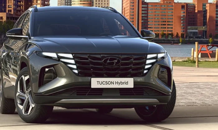 camioneta the all new Tucson Hybrid estacionada 